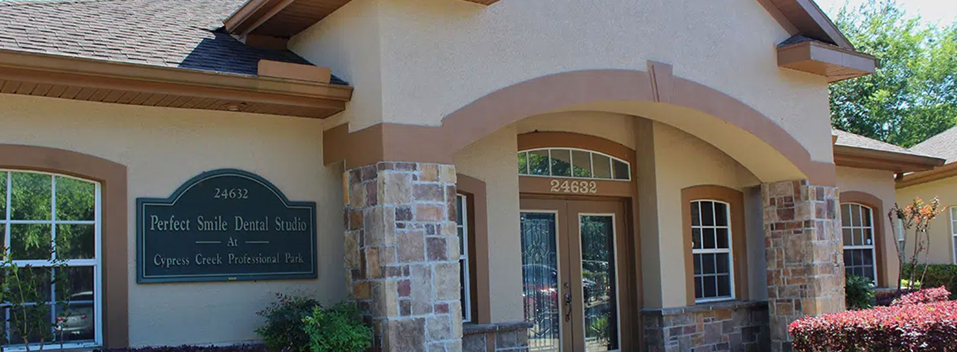 Perfect Smile Dental Studio | Bioclear, Implant Dentistry and Invisalign reg